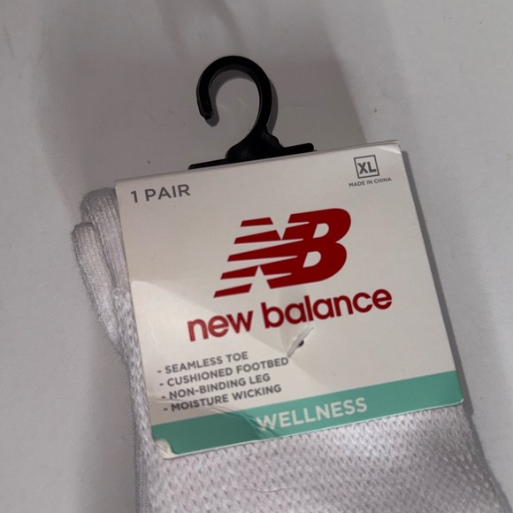 New Balance White Athletic Socks for Performance - Picture 2 of 4